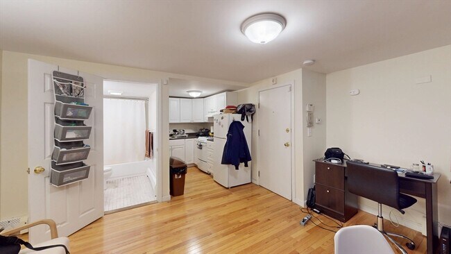 Building Photo - 170 Marlborough St
