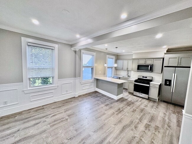 Building Photo - 61 Gates St