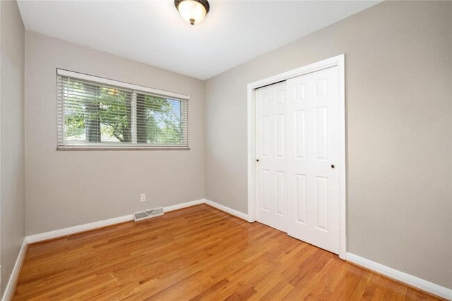 Building Photo - 9731 Twincrest Dr