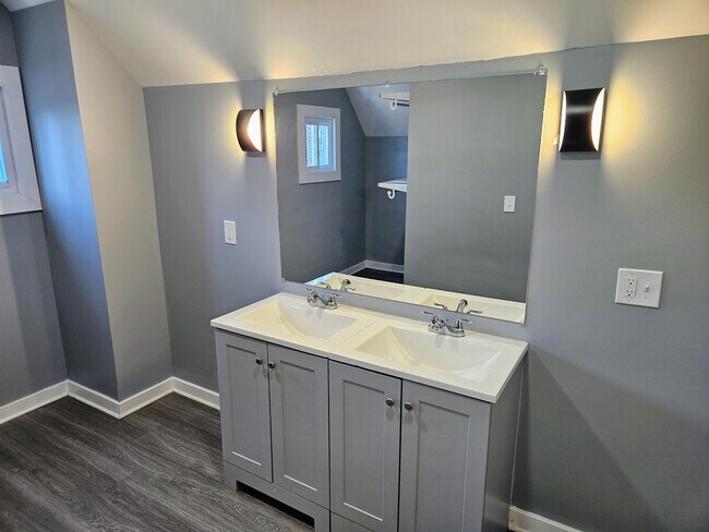 Building Photo - 1302 W 116th St