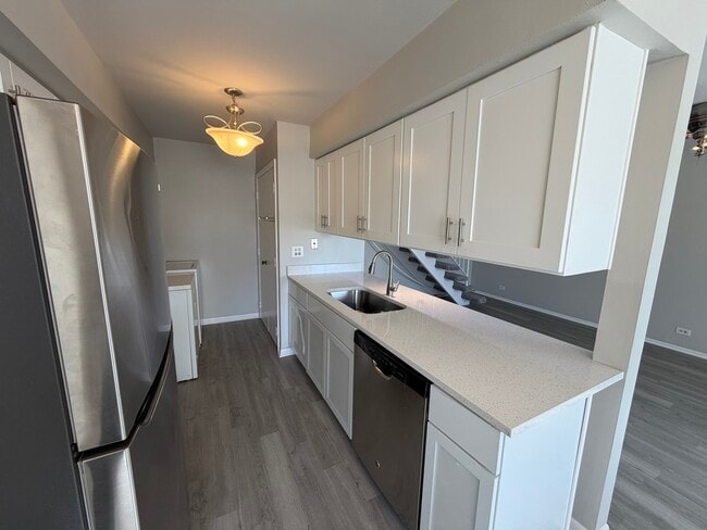 Building Photo - 1152 Cove Dr