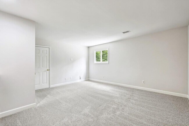 Building Photo - 110 Westchester Way