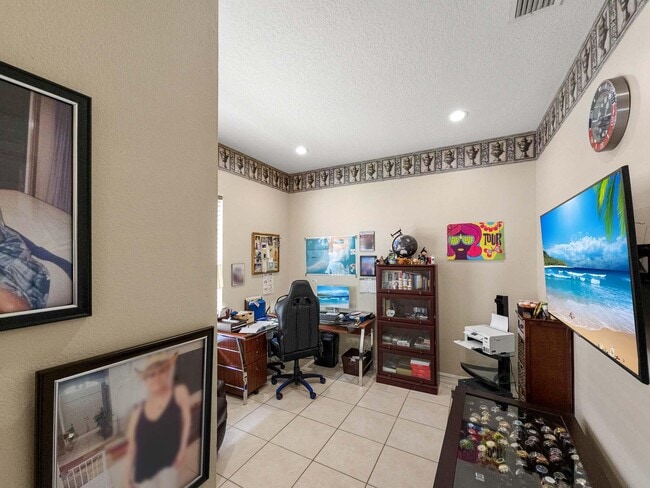 Building Photo - 5058 Glenville Dr