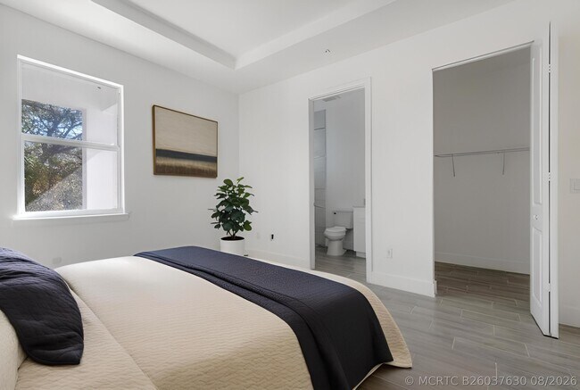 Building Photo - 246 Rotonda Blvd W