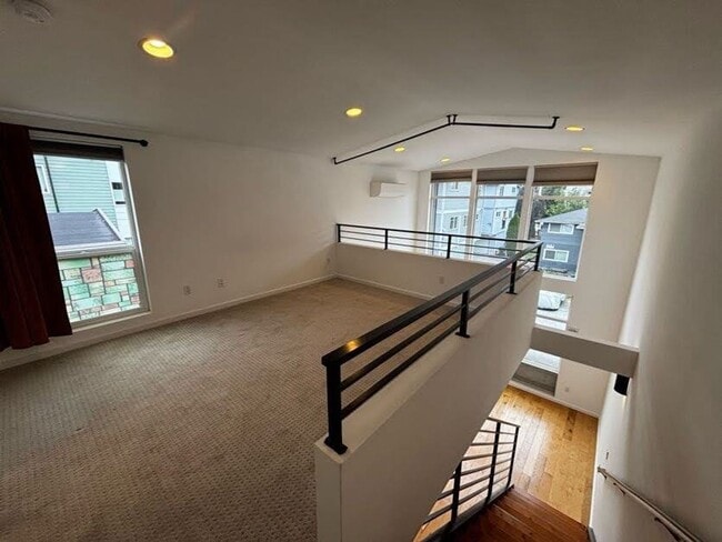 Building Photo - Modern Townhome For Lease Near Columbia City | 2 Bed | 2.5 Bath | A/C | Covered Parking