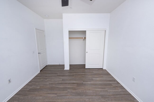 Building Photo - Amazing 3 Bedroom Condo available now! Totally loaded unit, schedule a tour today!