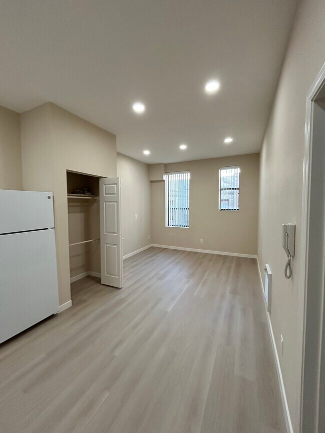 Building Photo - CHINATOWN - Renovated Studio Apartment (1 ...