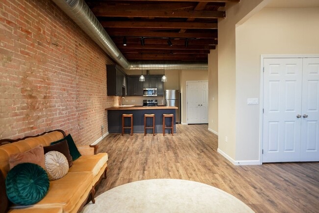 Building Photo - 210 E Washington Ave