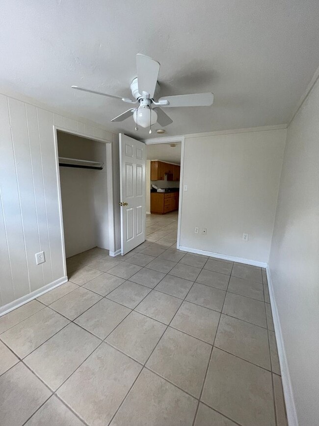 Building Photo - Fall 2026 2/1 Near Norman Hall & Sorority Row Grad Special