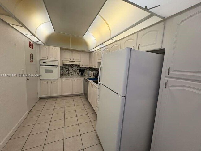 Building Photo - 4001 S Ocean Dr