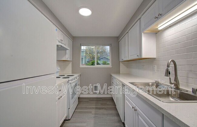 Building Photo - 224 NW 12th Ave