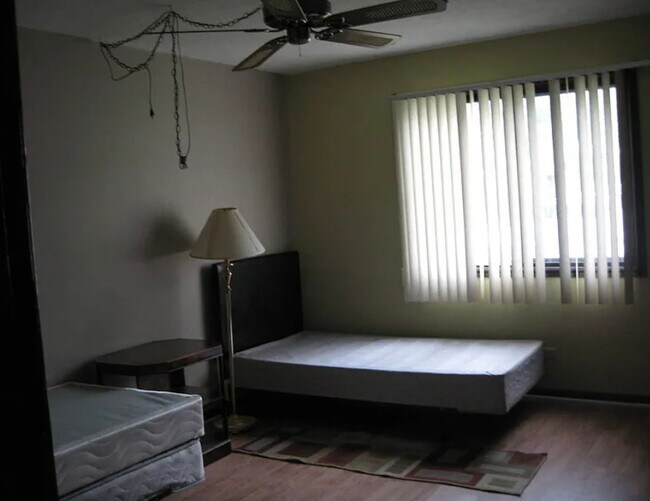 Building Photo - 5403 Chateau Dr
