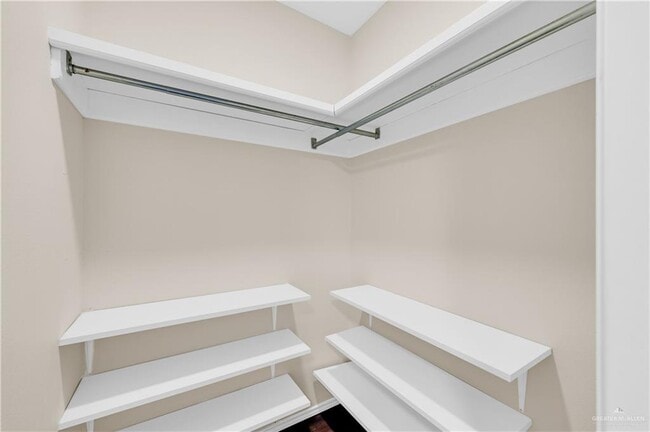 Building Photo - 14 S Casa Linda St