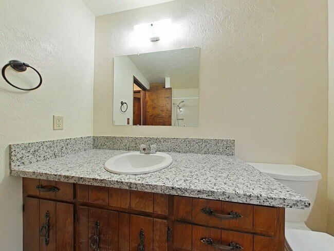 Building Photo - House ~ Close to Timberhill ~ Pet Friendly
