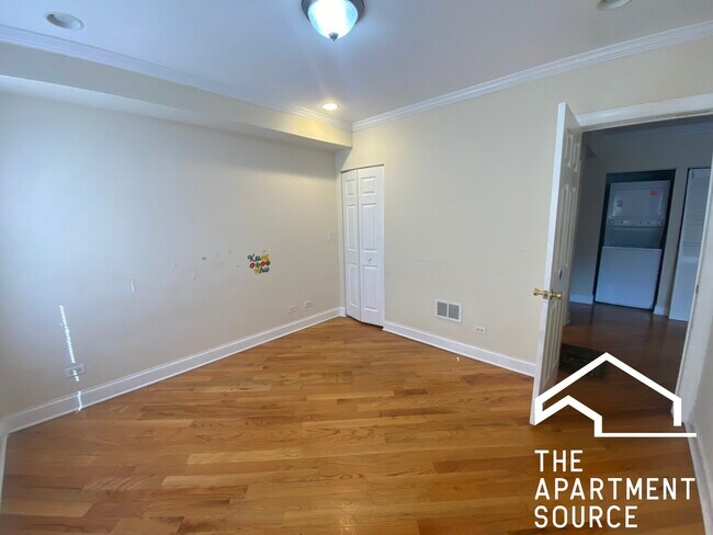 Building Photo - 2242 W Morse Ave