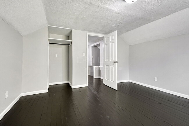 Building Photo - 317 S 39th St