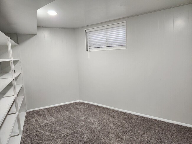 Building Photo - Beautiful 5 Bd 3.5 Ba Home in Holladay