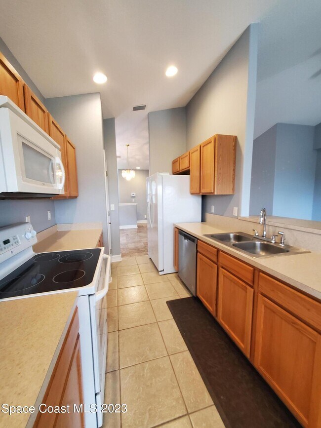 Building Photo - 1045 Venetian Dr