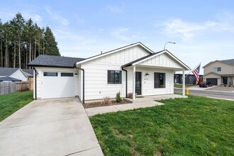 Building Photo - Rent: $2100; 3 bed