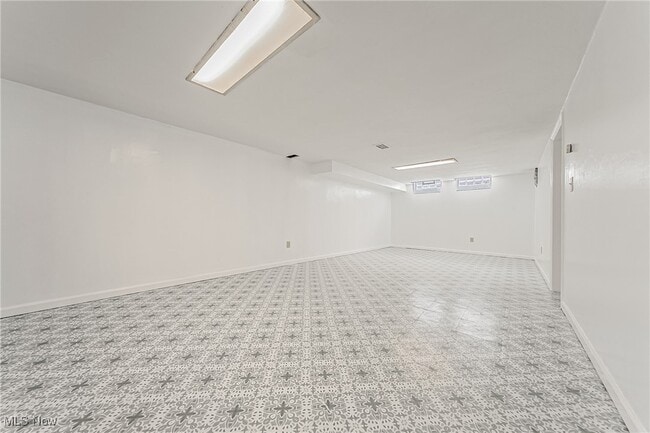 Building Photo - 24111 Edgehill Dr