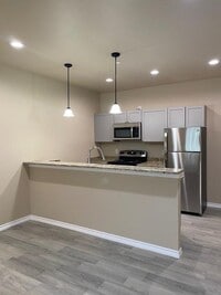 Building Photo - 306 S Preston Rd