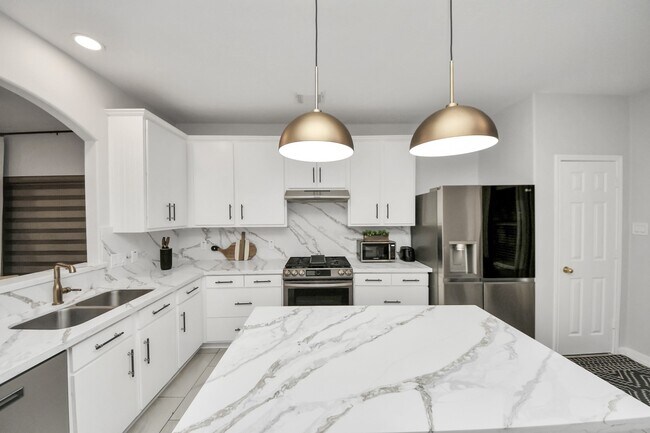 Building Photo - 2730 Empire Oaks Lane