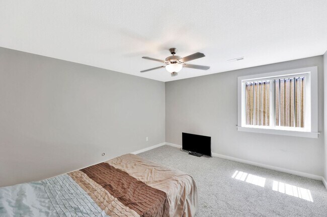 Building Photo - Living in Luxury