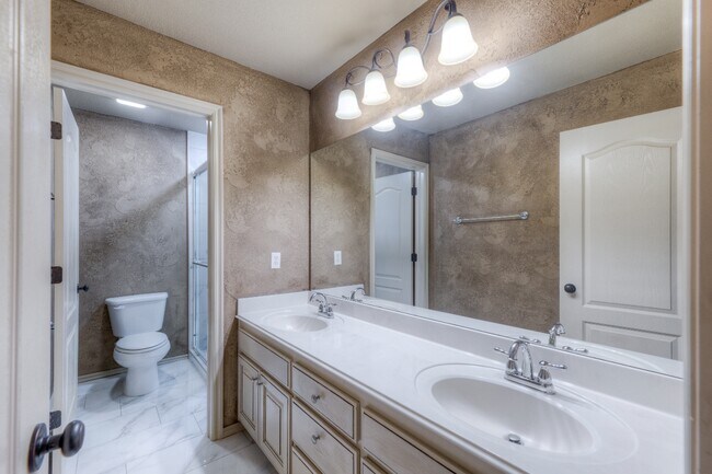 Building Photo - 1317 W Dover St