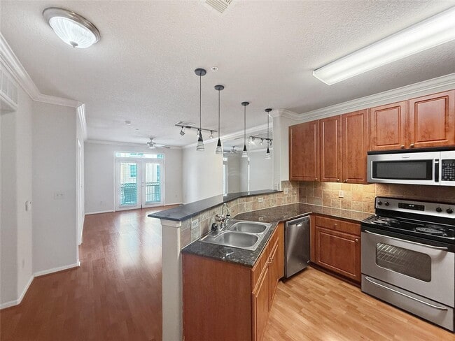 Building Photo - 1711 Old Spanish Trl