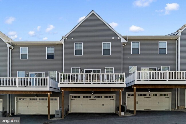 Building Photo - 428 Hurst St