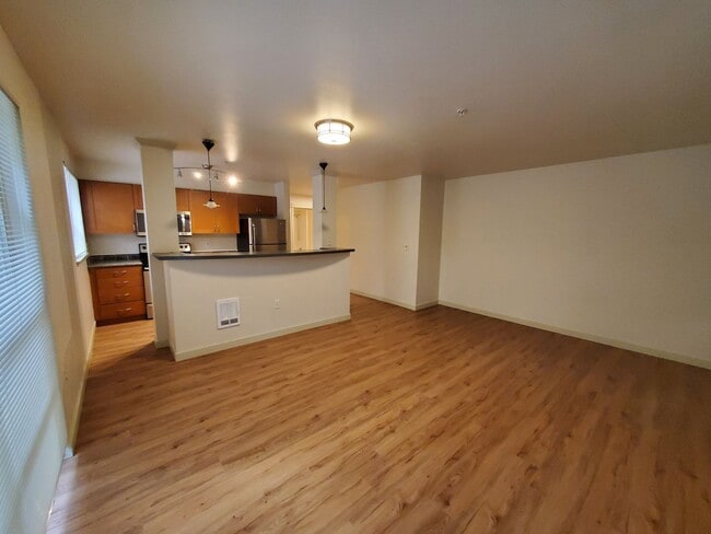Primary Photo - Downtown Bellevue 2 bed, 2 bath with Updat...
