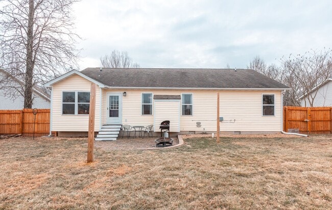 Building Photo - 3bd/2ba home available in December