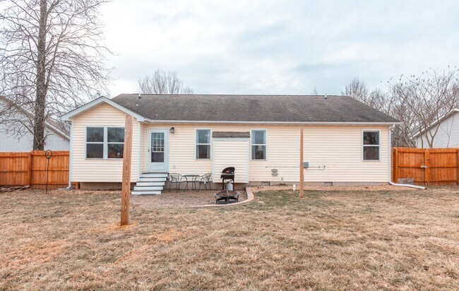 Building Photo - 3bd/2ba home available in November