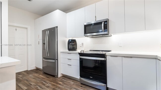 Building Photo - 3889 Tree Top Dr