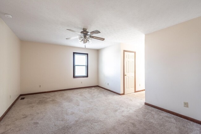 Building Photo - 3 bedroom 2 full bath house