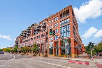 Building Photo - $2,595.00, 1 bed, 1.5. bath located in Denver