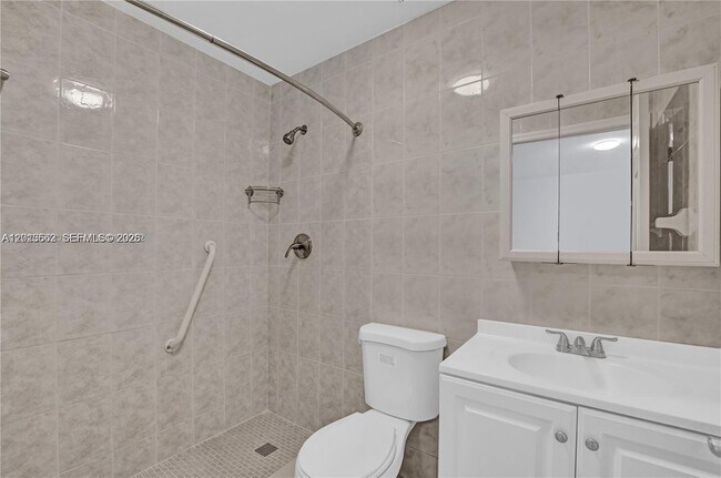 Building Photo - 2747 SW 17th St