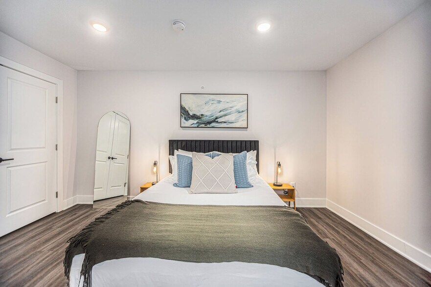 Building Photo - 1562 Michigan St NE