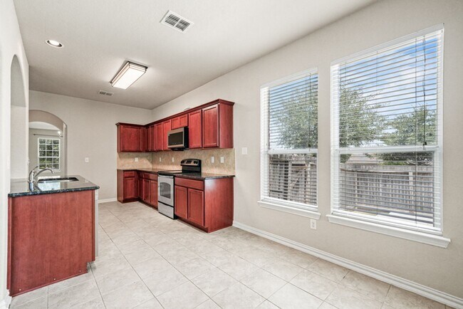 Building Photo - New Braunfels Beauty with plenty of SPACE!