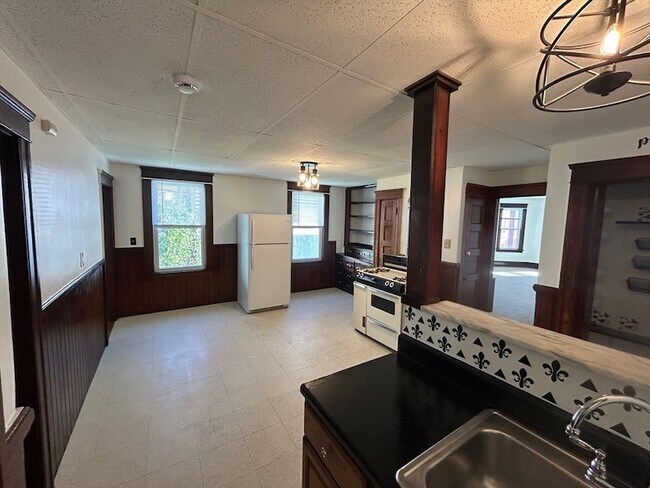 Building Photo - 31 Chrome St