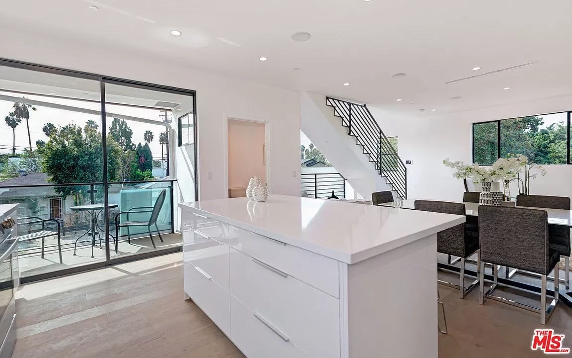 2nd level kitchen island - 6077 Hargis St