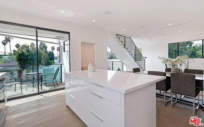 2nd level kitchen island - 6077 Hargis St