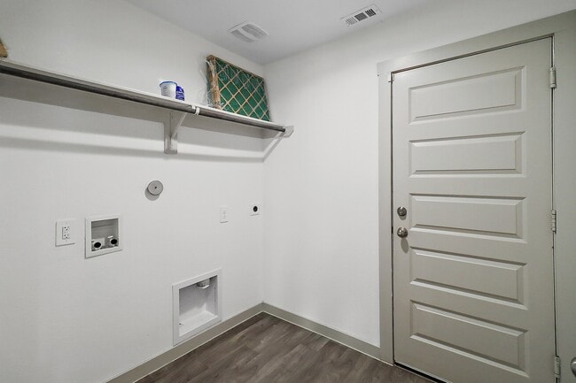 Building Photo - 14819 Cold Water Dr