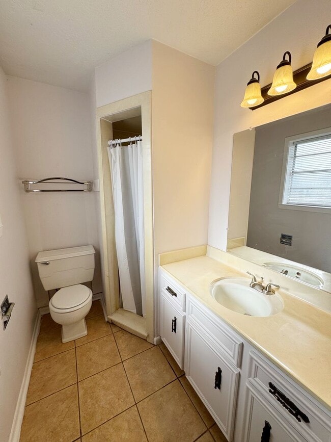 Building Photo - 1011 Gene Dr