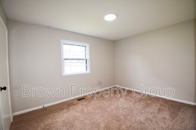 Building Photo - 870 Bedrock Dr