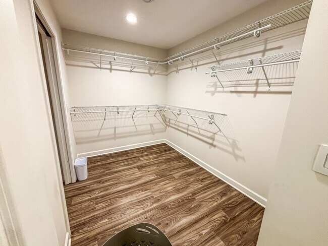 Building Photo - 3 Bedroom Town Home