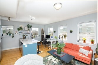 Building Photo - CoHi - Spacious One Bed Condo