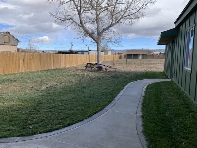 Building Photo - 3335 Fort Sanders Rd