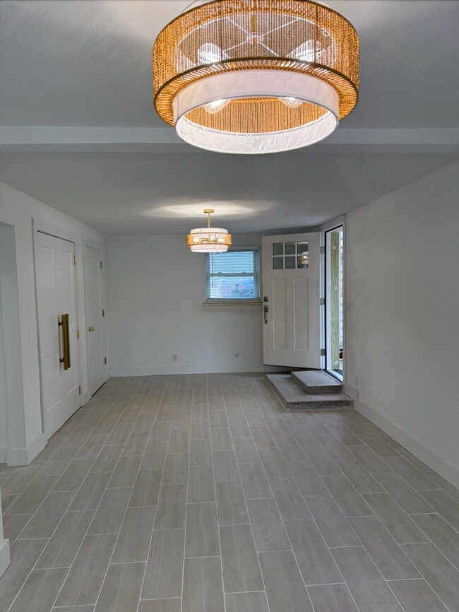 Building Photo - 1633 San Marco Blvd