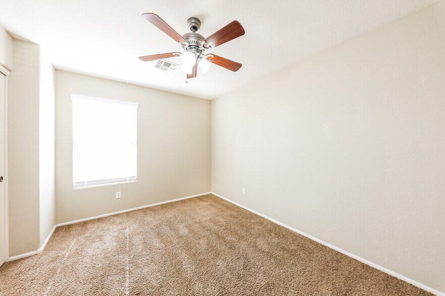 Building Photo - 2319 W Running Deer Trl